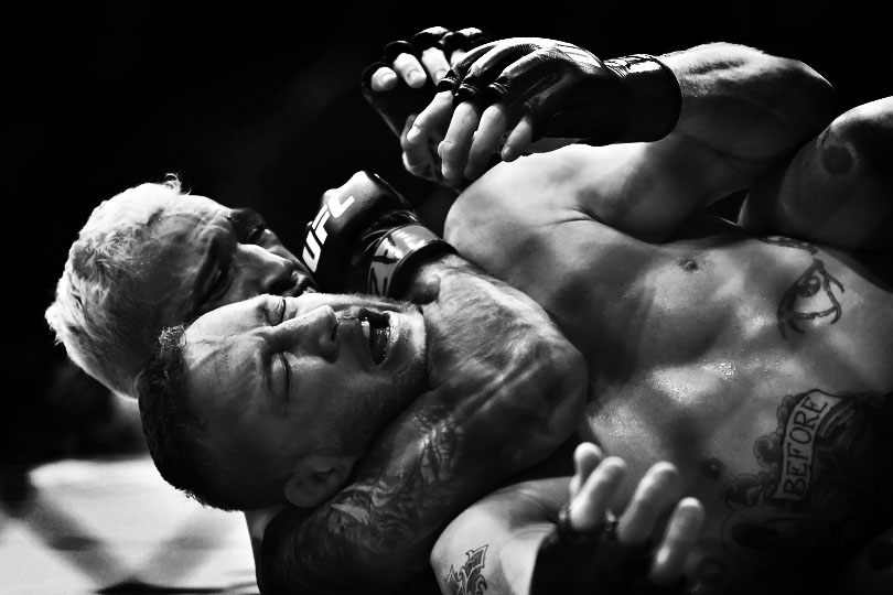 Luchador de MMA aplicando un mataleon